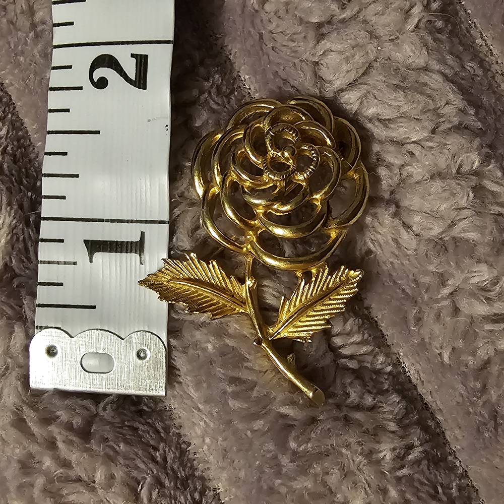 ⭐️Vintage 1960's Sarah Coventry Signed Gold Tone Rose Brooch